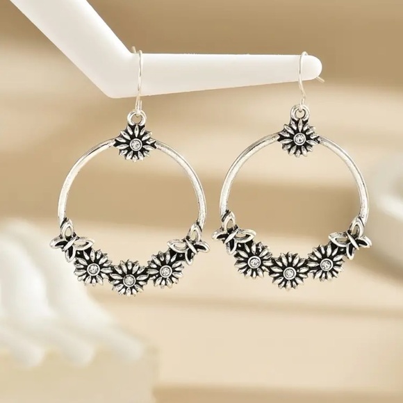 Hand Crafted Jewelry - NWOT - Vintage Inspired Floral Hoop Earrings